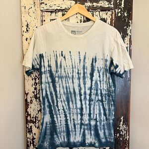 Men’s Young & Reckless tie dye T-shirt. Size Medium.